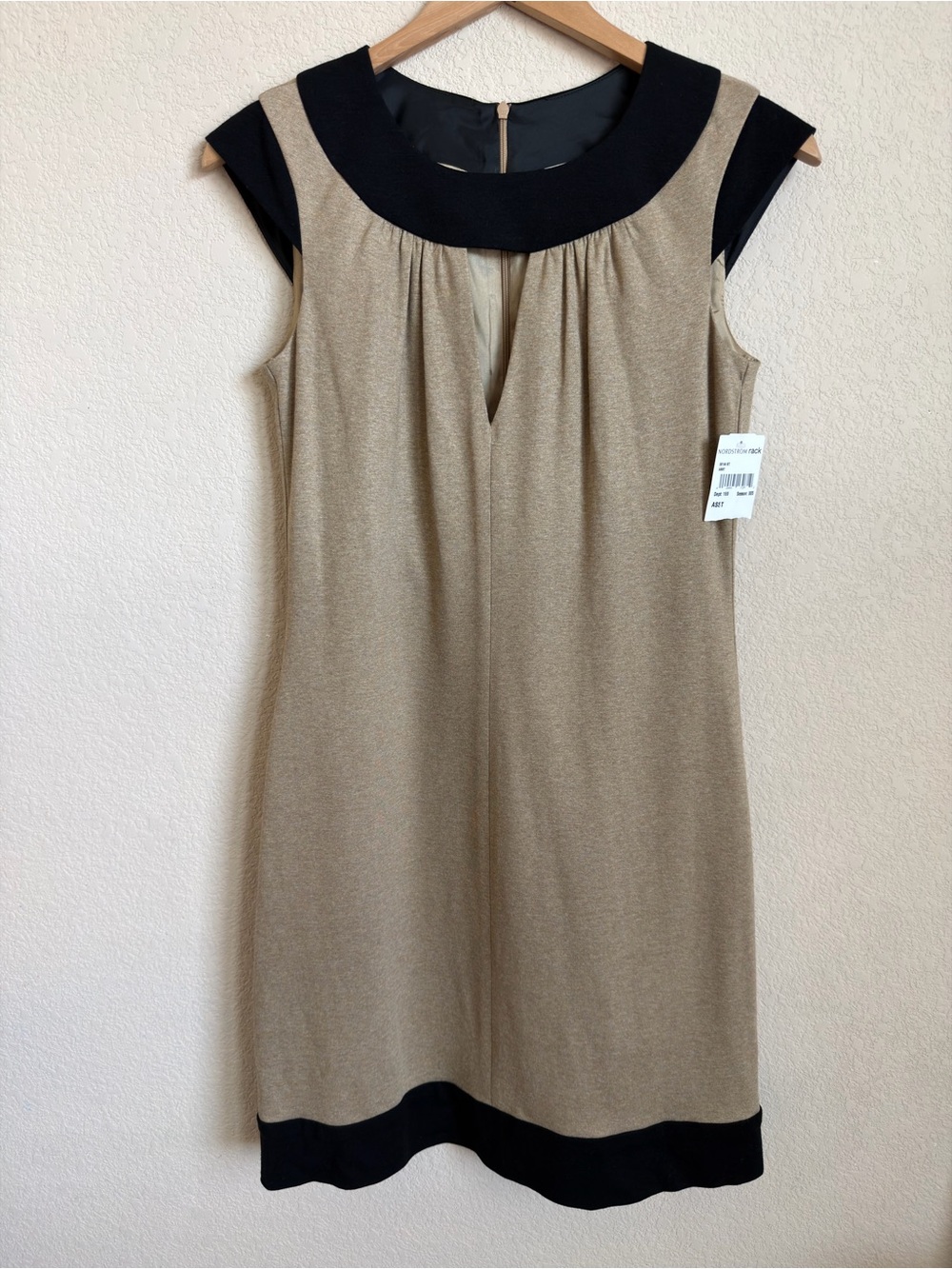 Trina Turk Peggy Ponte Dress Size 2 Beige Black Colorblock Keyhole Shift NWT